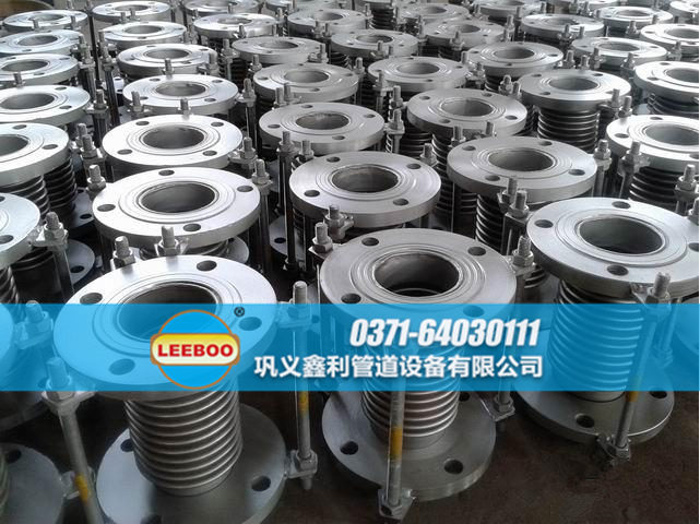 不銹鋼金屬套筒<a href=http://m.shiyoutg.com target=_blank class=infotextkey>補(bǔ)償器</a>備貨現(xiàn)場