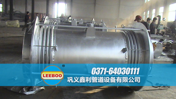 大拉桿<a href=http://m.shiyoutg.com target=_blank class=infotextkey>補償器</a>現(xiàn)場圖